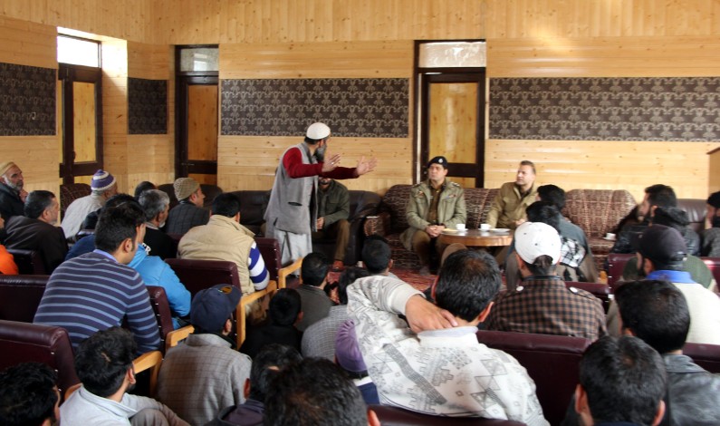 Kupwara Police arrange meet with Lolab locals