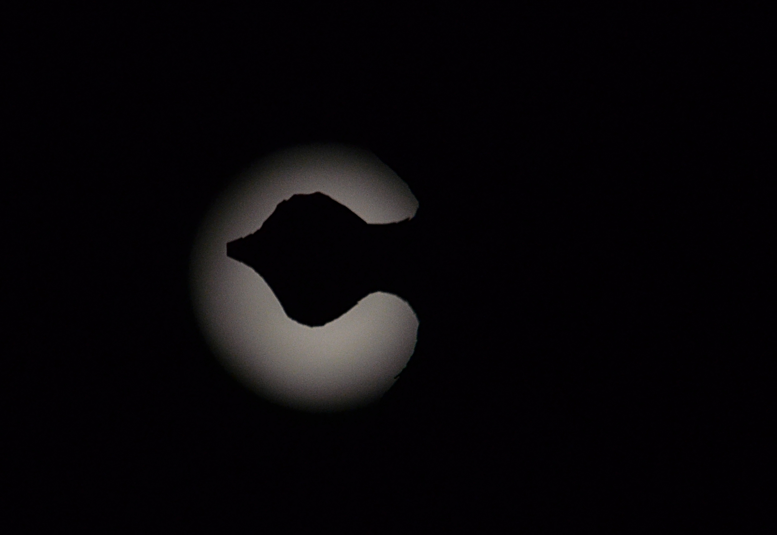 KASHMIR, INDIA – NOVEMBER 14 : The roof of the residential house is silhouetted as the ‘supermoon’ rises over the skies in Srinagar the summer capital of Indian controlled Kashmir on November 14, 2016 .This year, the ‘supermoon’ will be at its closest distance with earth since 1948 by approximately range of 356.490 KM. It makes the moon appearing 14% bigger and 30% brighter.