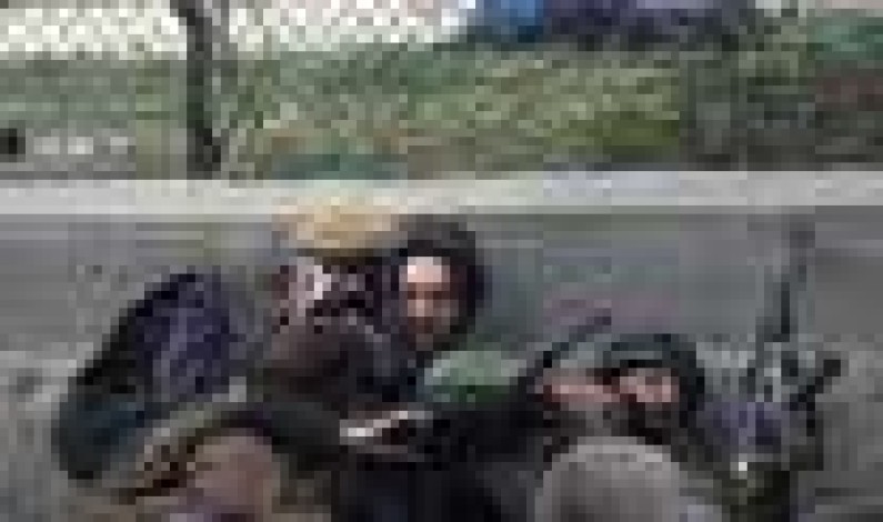 Pulwama: Militants attack CRPF vehicle at Eidgah