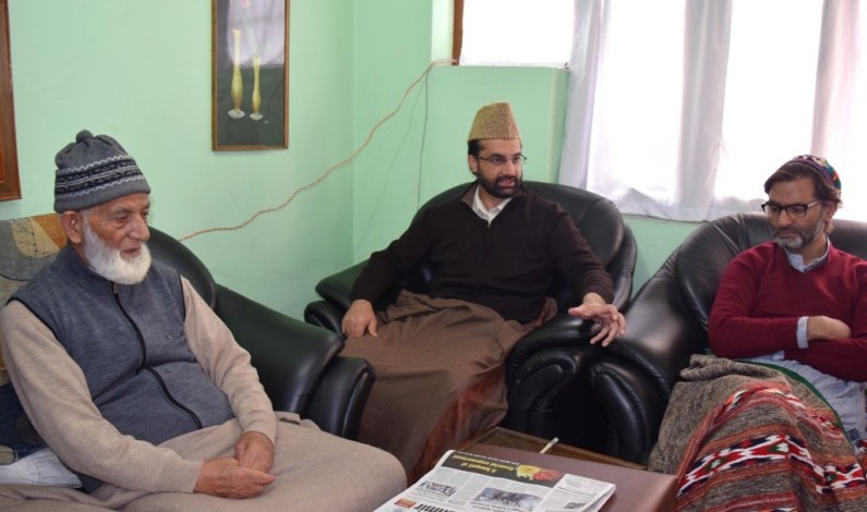 Mirwaiz condemns continuous siege of Jamia masjid Mirwaiz condemns continuous siege of Jamia masjid