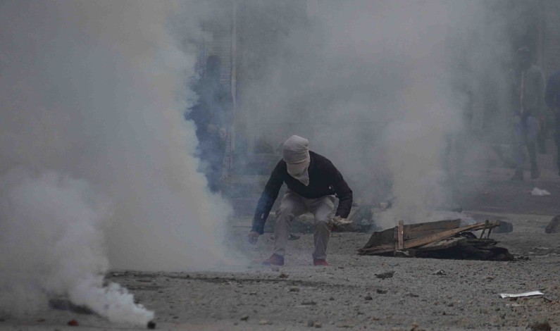 Pepper, tear gas choke Habba Kadal residents