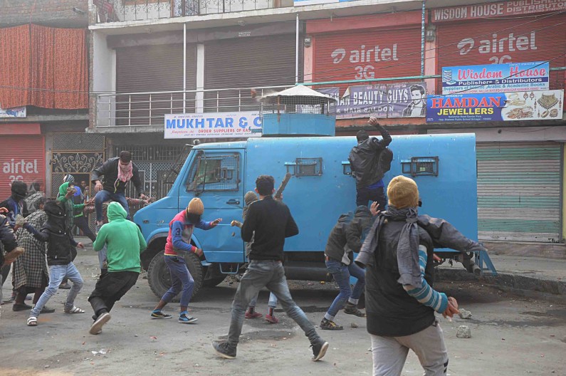 Baghwanpora teenager succumbs, clashes in Eidgah