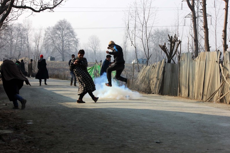 Thousands attend hizb militant’s funeral