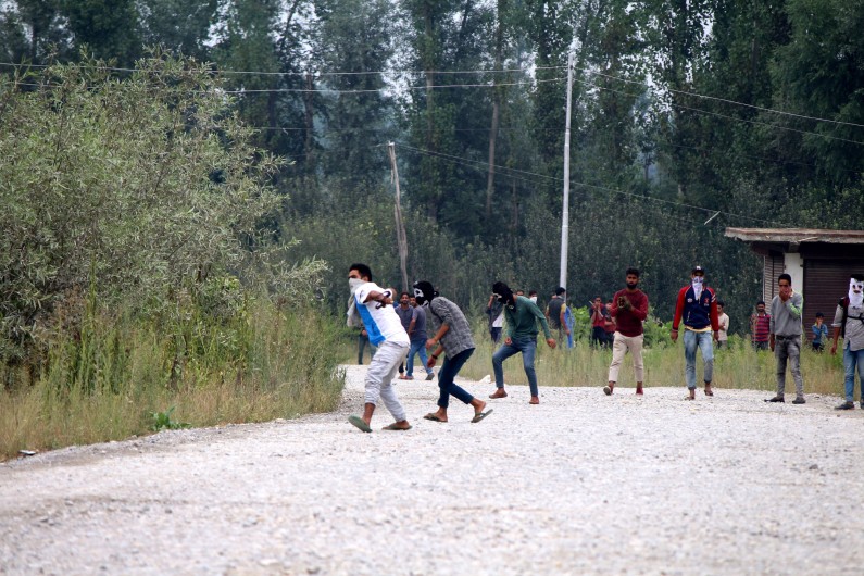 2 militants killed in Dooru gunfight