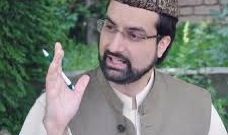Mirwaiz Umar, mother to get passports for Umrah Mirwaiz Umar, mother to get passports for Umrah