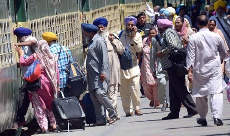 1700 Sikhs from India arrive in Pakistan for Baisakhi