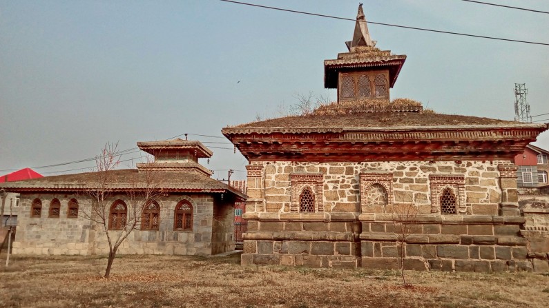 Victim of egos:  A 600-yr-old monument in downtown Srinagar is closed for public since 2002, thanks to sectarianism